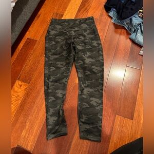 Fabletics Camo powerhold leggings